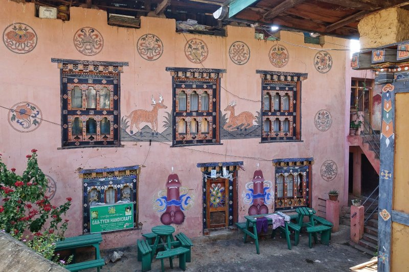 Bután: Chimi Lhakhang y la simbología fálica de sus fachadas
