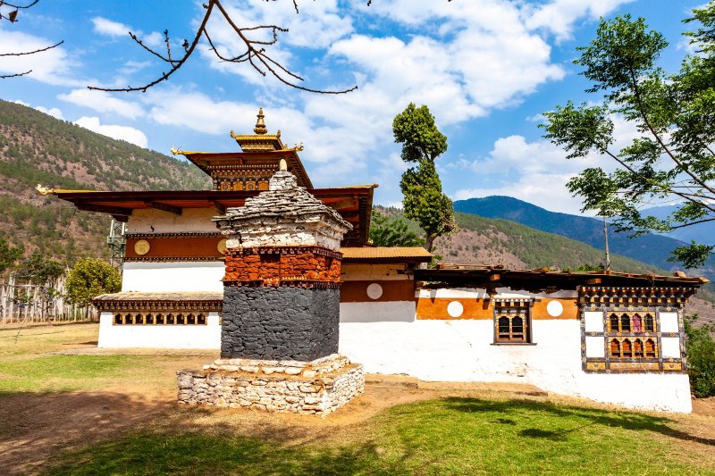 Bután: exterior del monasterio Chimi Lhakhang cerca de Punakha