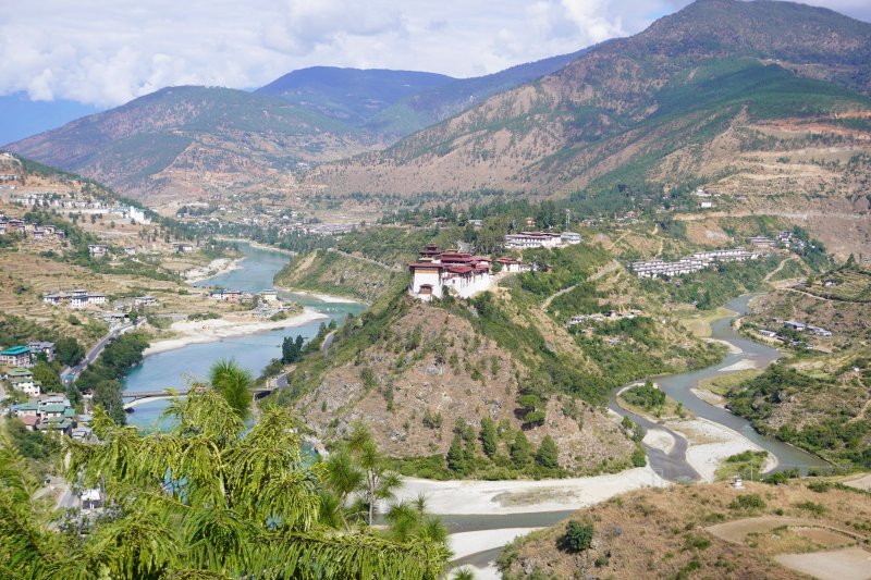 Bután: fortaleza-monasterio de Wangdue Phodrang entre montañas