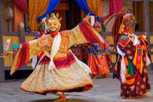Bután: bailarines con máscaras en Jambay Lhakhang