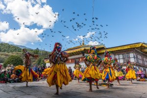 Bután: danza religiosa en el Tshechu de Jambay Lhakhang