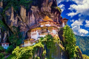 Bután: vista panorámica del monasterio Nido del Tigre en Paro