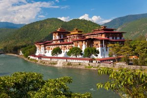 Bután: el impresionante Punakha Dzong, joya de la arquitectura butanesa