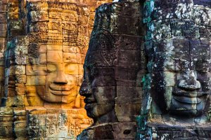 Camboya: esculturas históricas en el complejo de Angkor Thom