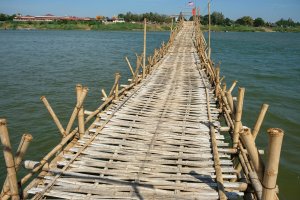 Camboya: el puente de bambú de Kampong Cham sobre el río Mekong