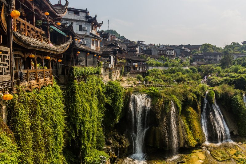 China: Furong es conocido como el Pueblo Colgado de la Cascada