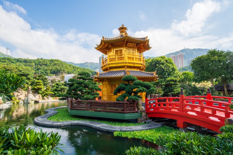 China: Golden Pavilion en el jardin Nan Lian en Hong Kong