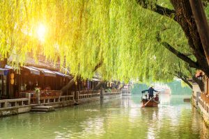 China: canales de Suzhou de noche