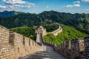 China: la Gran Muralla se pierde entre las montañas