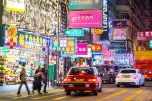 China: luces de neón en Mong Kok, el vibrante corazón de Hong Kong
