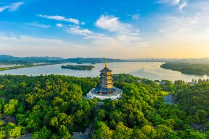 China: Pagoda Leifeng en el lago oueste