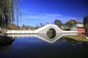 China: puente tradicional en Xizhou