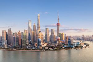 China: skyline de Shanghái durante la puesta de sol
