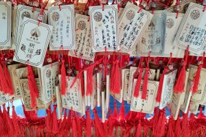 China: Tablillas votivas de la buena suerte en el templo Shaolin