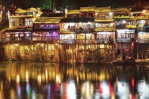 China: vida nocturna en Fenghuang