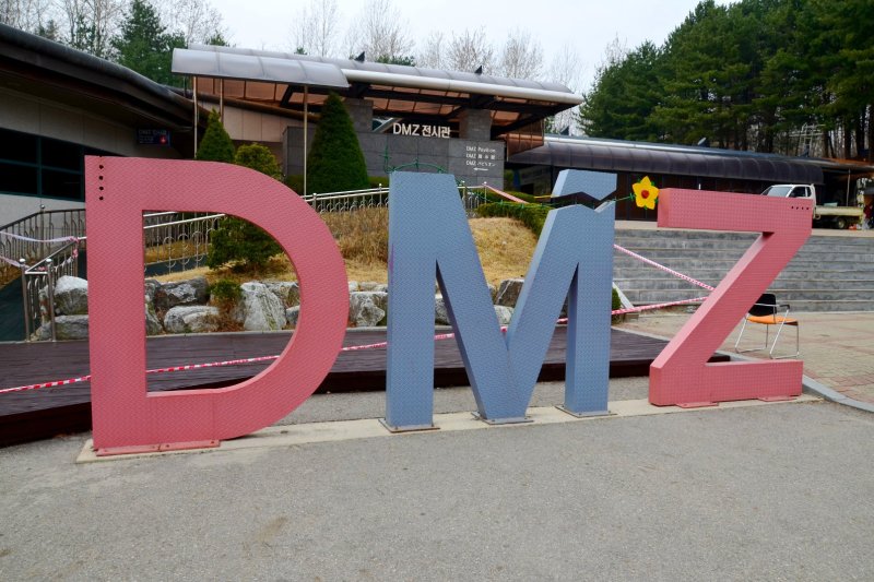 Corea del Sur: cartel de la Zona Desmilitarizada (DMZ) en Paju