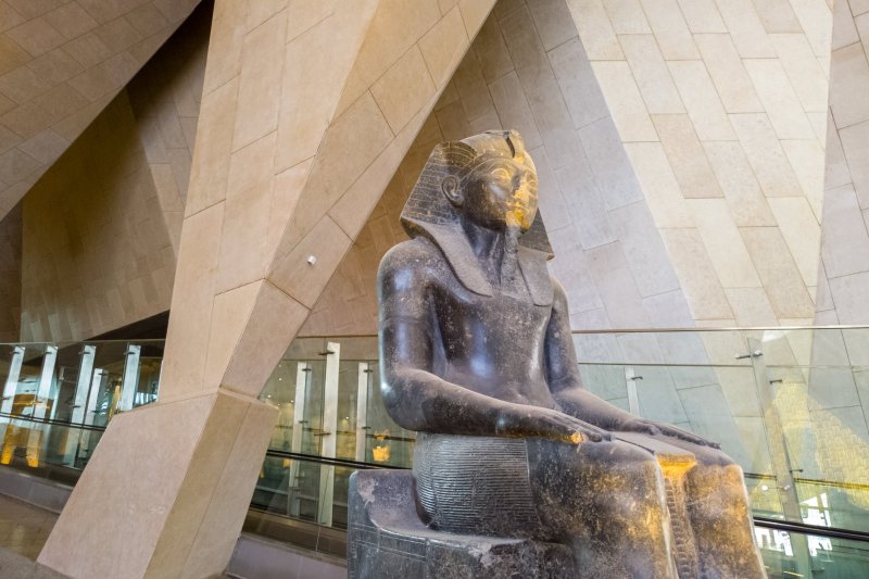 Egipto: el impresionante Gran Museo Egipcio junto a las pirámides