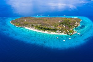 Filipinas: panorámica aérea de la isla de Sumilon y su playa de arena blanca