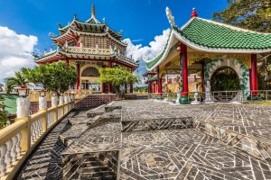 Filipinas: pagoda y escultura de dragón del Templo Taoísta de Cebú