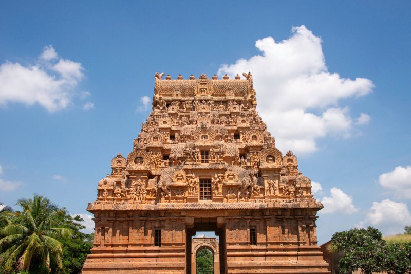India: puerta principal del templo Brihadishvara en Thanjavur, Tamil Nadu