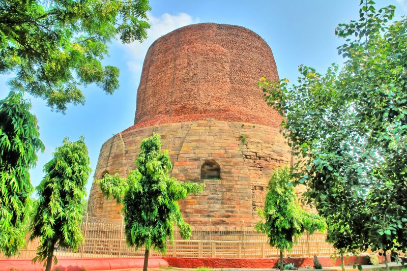 India: estupa Dhamek en Sarnath, Uttar Pradesh