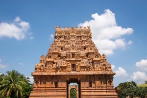 India: puerta principal del templo Brihadishvara en Thanjavur, Tamil Nadu
