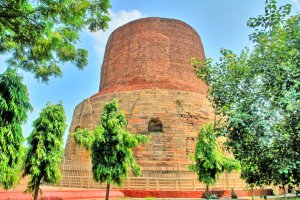 India: estupa Dhamek en Sarnath, Uttar Pradesh