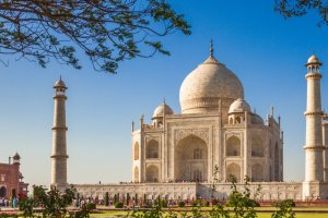 India: vista panorámica del Taj Mahal en Agra