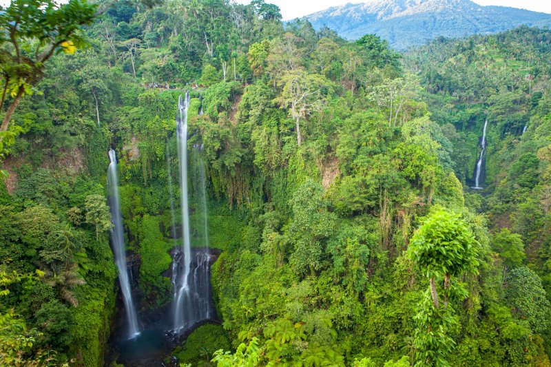 Indonesia: vista panorámica de la cascada Sekumpul en Bali