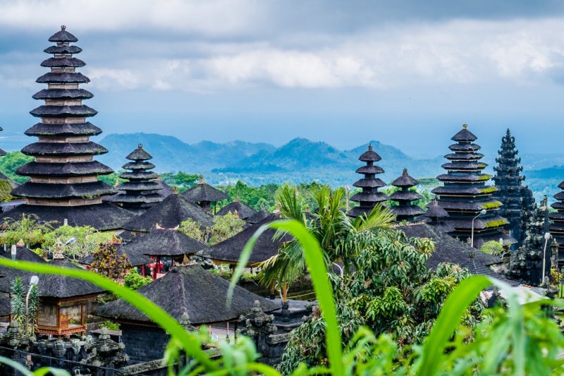 Indonesia: los tejados escalonados del templo Pura Besakih en la isla de Bali
