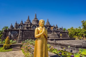 Indonesia: templo budista Brahma Vihara Arama en Banjar, Bali