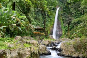 Indonesia: cascada Gitgit en la regencia de Singaraja, Bali