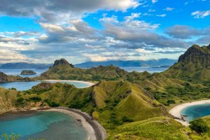 Indonesia: vista panorámica de la isla Padar desde Labuan Bajo