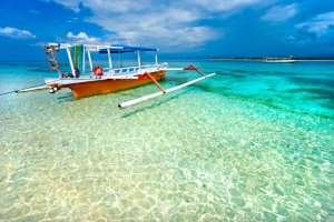Indonesia: aguas cristalinas frente a la costa de Gili Meno