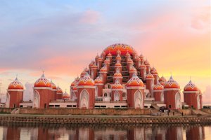 Indonesia: la mezquita 99 Kubah en Makassar, icono arquitectónico de Sulawesi del Sur