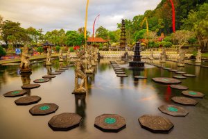 Indonesia: vista panorámica del palacio de agua Tirta Gangga en Bali