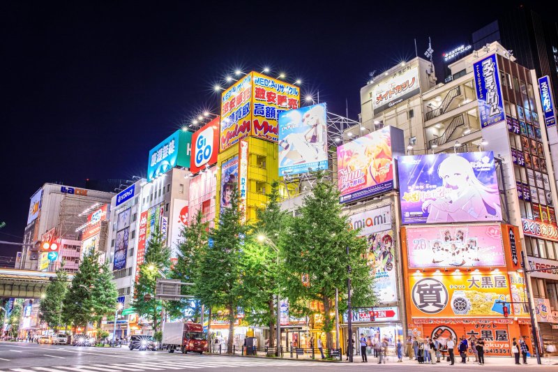 Japón: neones y pantallas gigantes en el barrio electrónico de Akihabara