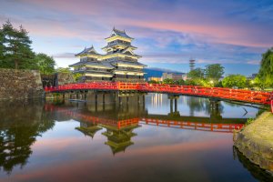 Japón: la imponente fortaleza negra del castillo de Matsumoto