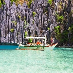 Salto de isla en el nido. Playas de la isla de Palawan. Filipinas