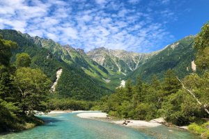 Japón: panorámica de las montañas y ríos cristalinos de Kamikochi, Nagano