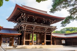 Japón: la gran puerta del santuario Meiji Jingu en Tokio