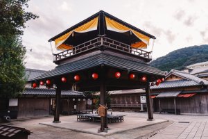 Japón: la torre de tambores en Okage Yokocho, junto al santuario Ise Jingu