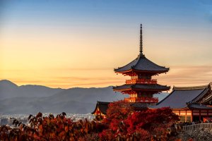 Japón: pagoda del templo Kiyomizudera en Kioto