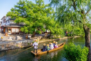 Japón: río Kurashiki en la ciudad histórica de Kurashiki