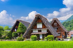 Japón: Shirakawa-go, el pueblo patrimonio de la humanidad en plena estación estival