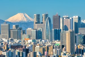 Japón: skyline de Tokio con el monte Fuji al fondo