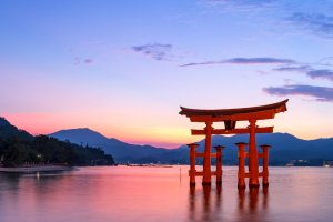 Japón: el torii flotante del santuario Itsukushima en Hiroshima