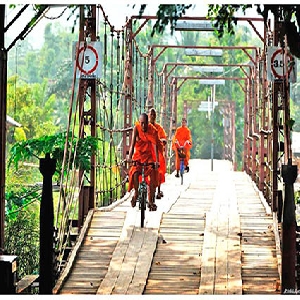 Laos_monjes en bici