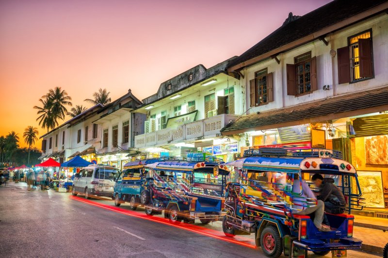 Laos: calle del casco antiguo de Luang Prabang