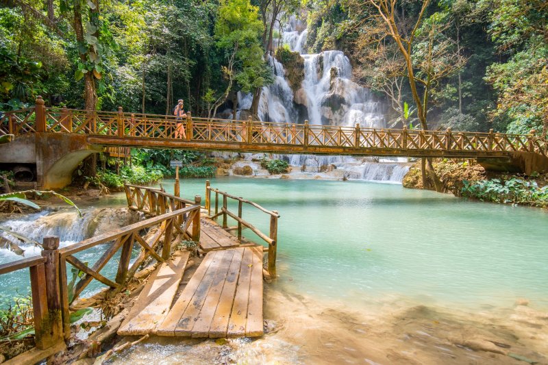 Laos: piscina natural y cascada de Tat Kuang Si cerca de Luang Prabang